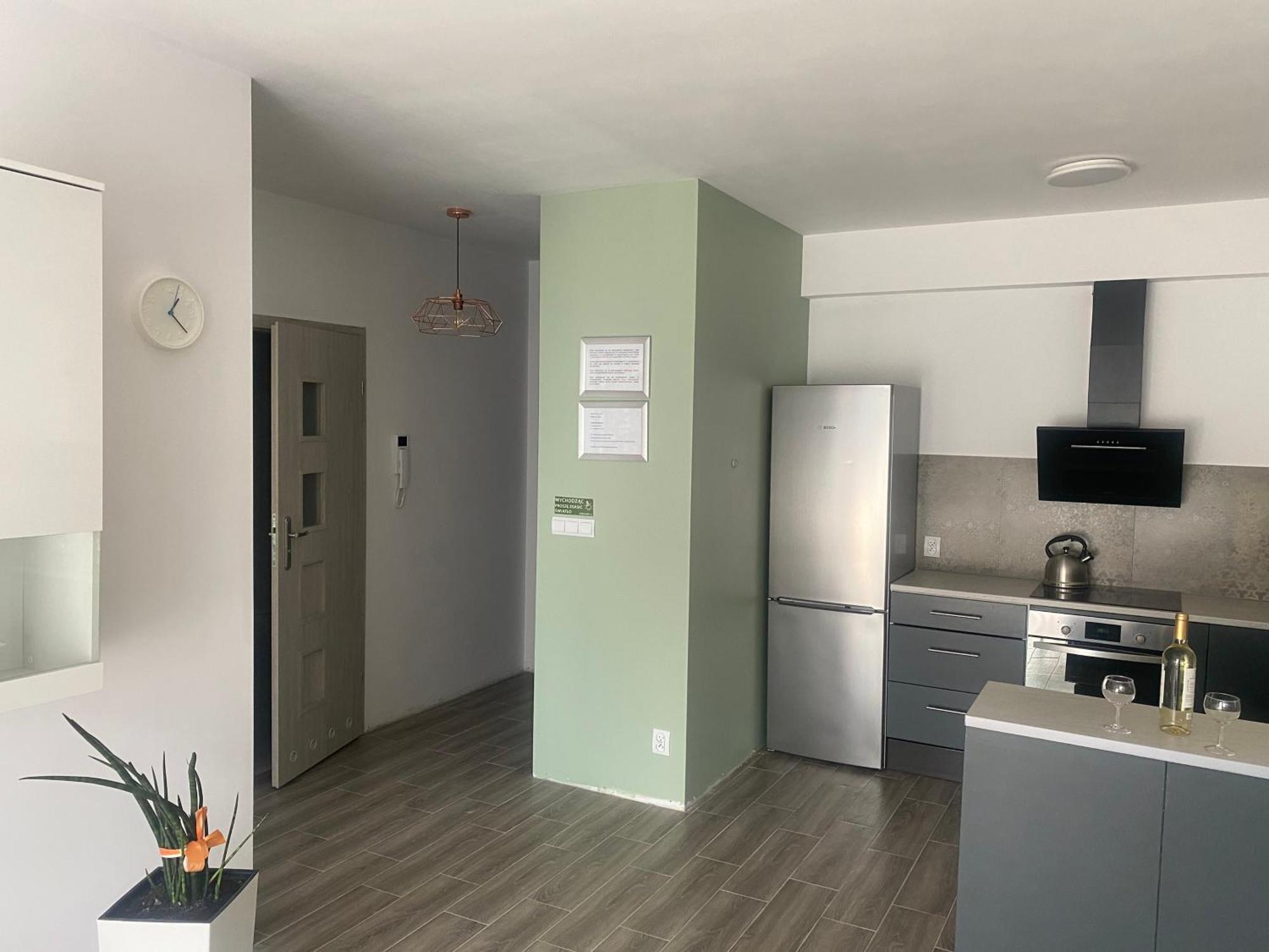 1 Tyskie Apartamenty Z Ogrodkiem Tychy Exterior foto
